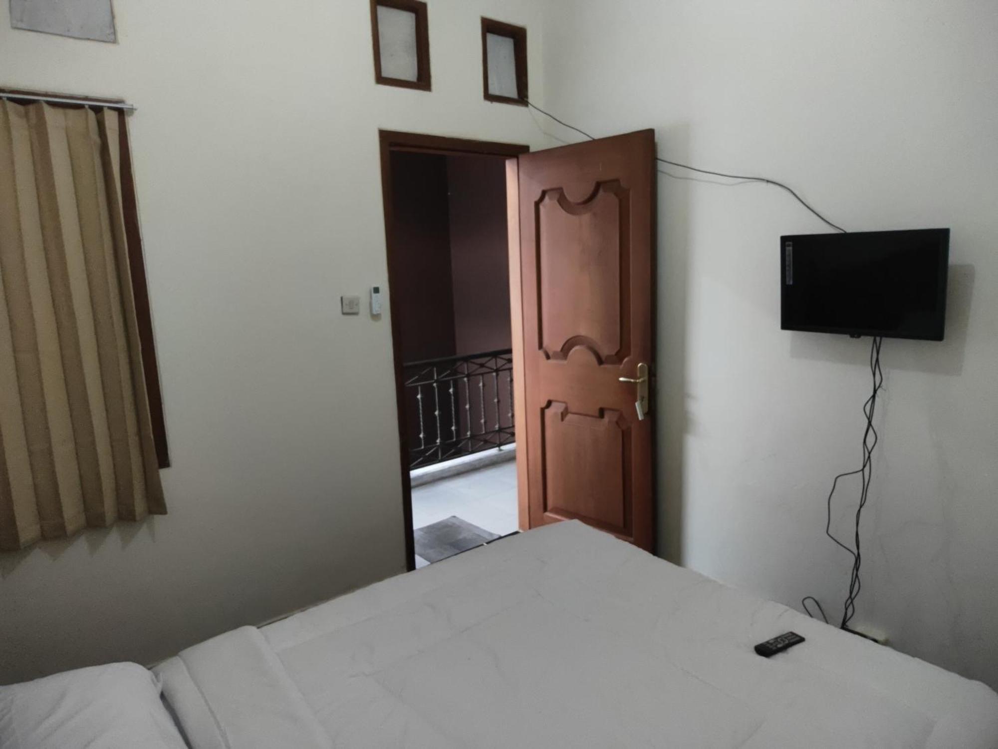 Tirto 27 Homestay Yogyakarta Exterior photo