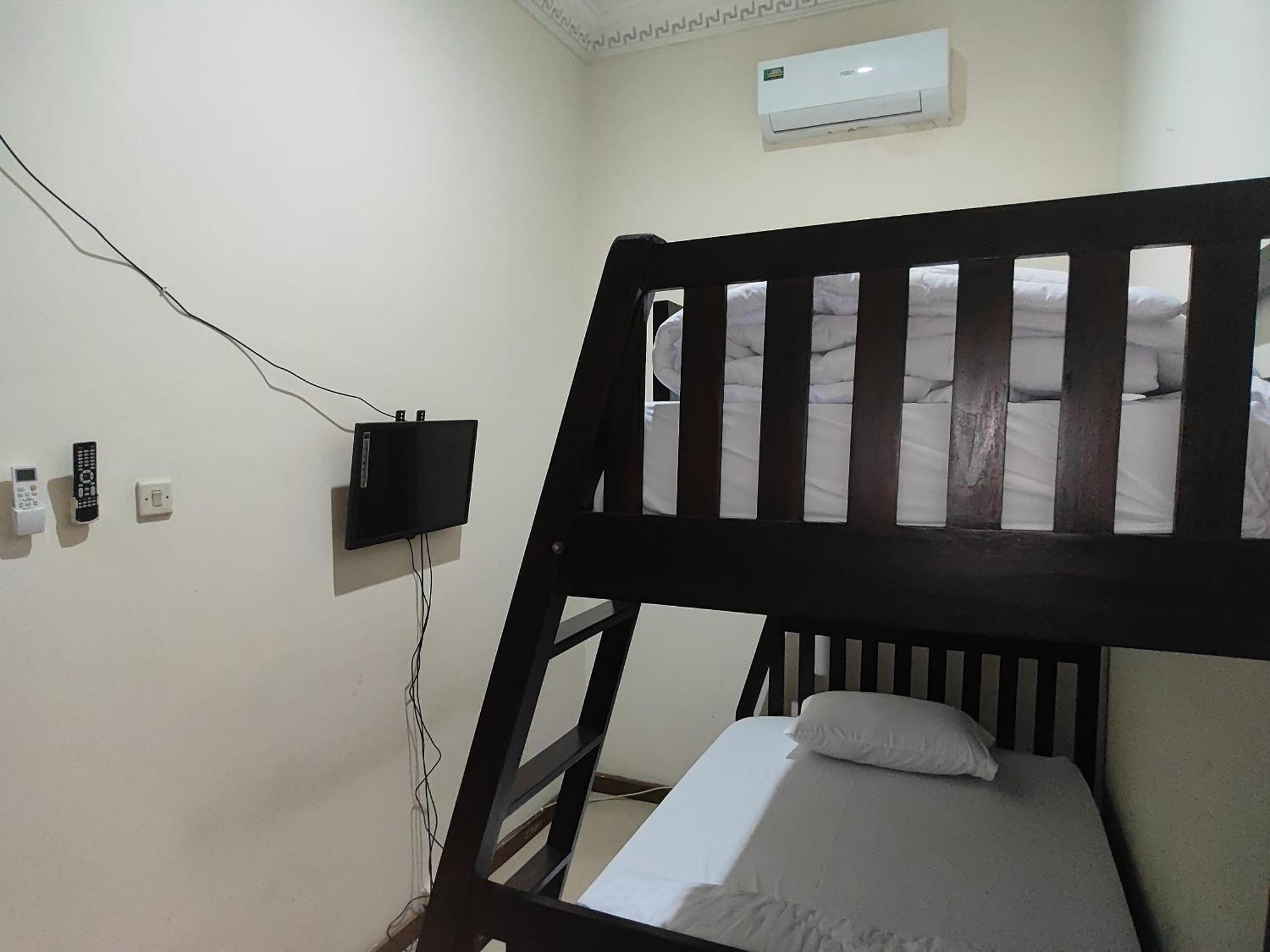 Tirto 27 Homestay Yogyakarta Exterior photo
