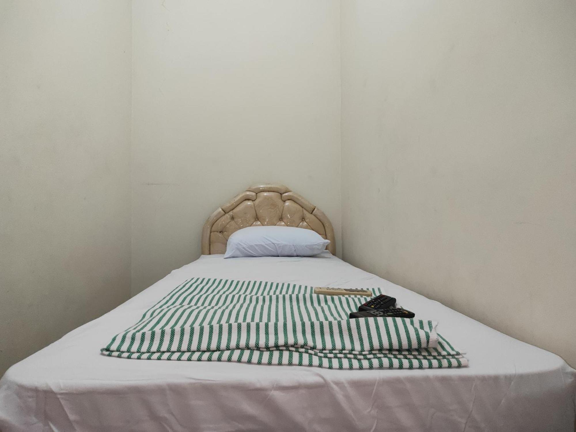 Tirto 27 Homestay Yogyakarta Exterior photo