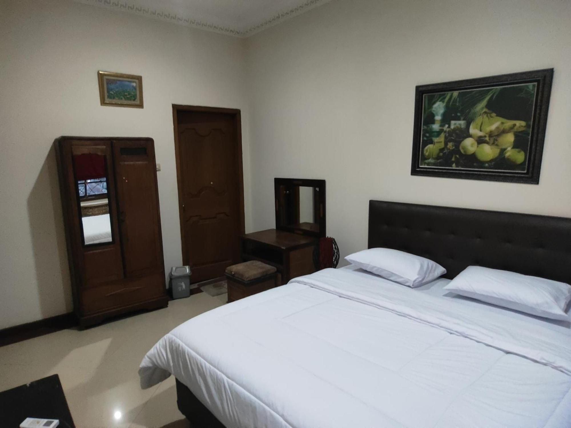 Tirto 27 Homestay Yogyakarta Exterior photo